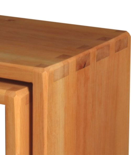 Handwerklich gezinkte Hocker